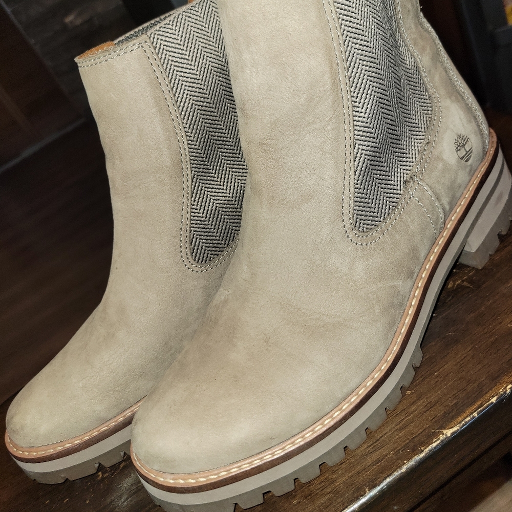 Timberland Courmayeur Valley Chelsea Boots 8.5
